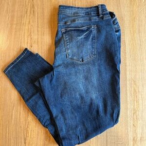 Maurice’s Distressed Denim Jeans | 24W Long